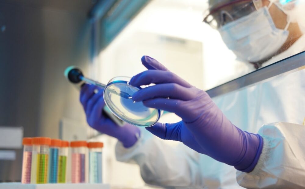 Scientist-working-in-a-cleanroom