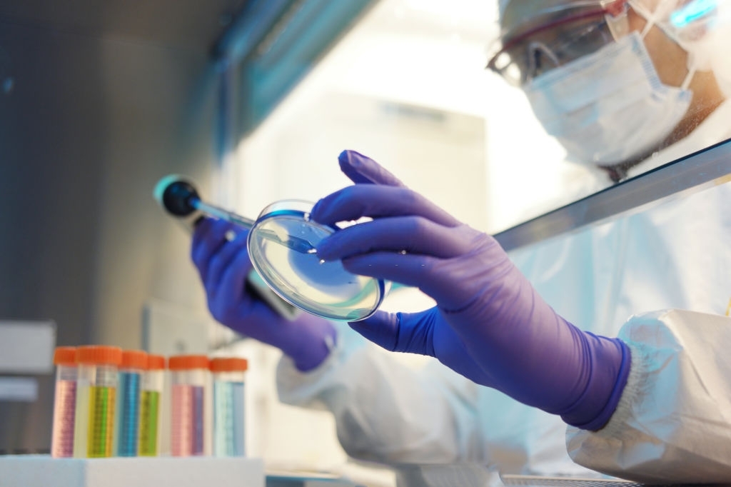 Scientist-working-in-a-cleanroom